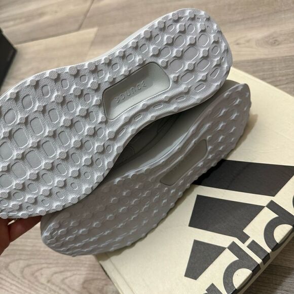 NEW WITH BOX Women’s Adidas UBOUNCE DNA size 8 - Picture 7 of 8